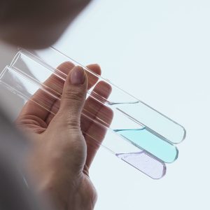 Cei mai eficienți acizi pentru îngrijirea pielii: beneficii și mod de utilizare