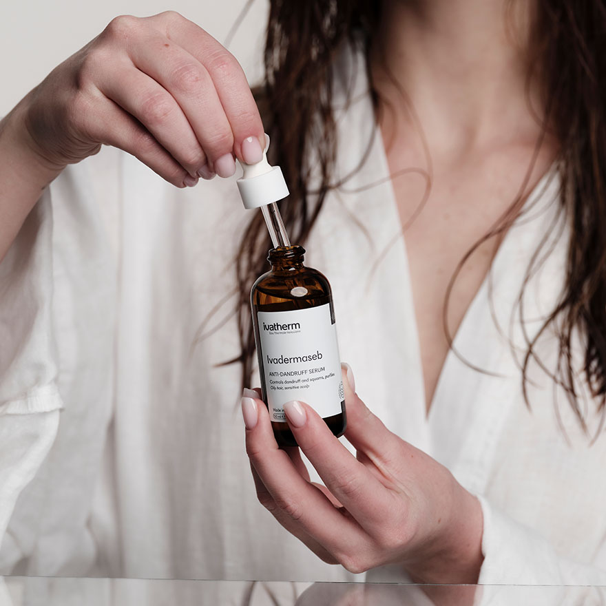 Scapă de mătreață și bucură-te de un scalp sănătos, cu Ivadermaseb Serum, un nou produs Ivatherm!