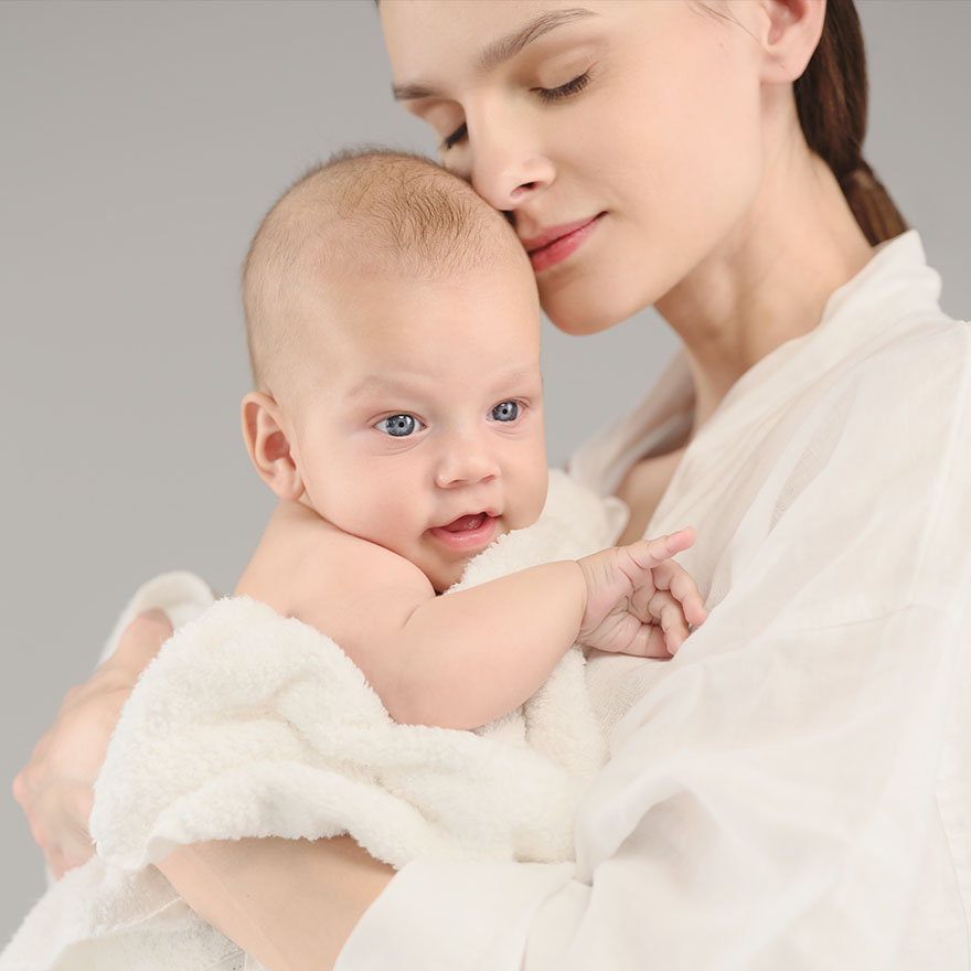 Dermatita atopică la bebeluși și copii: cauze, simptome, tratament