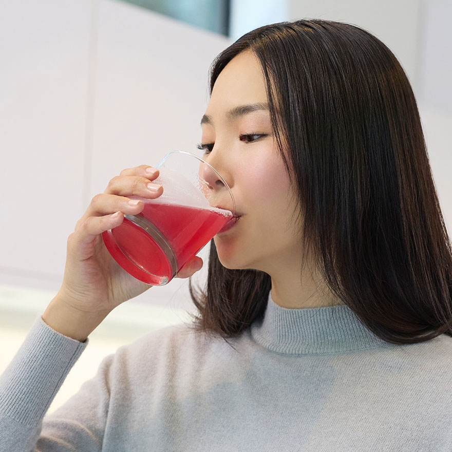 Îngrijire a pielii cu nutricosmetice. Ivatherm lansează nutricosmetice pentru sănătatea și tinerețea pielii
